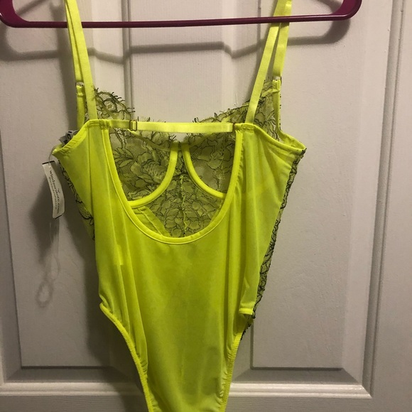 Neón Yellow Bodysuit - Picture 2 of 3